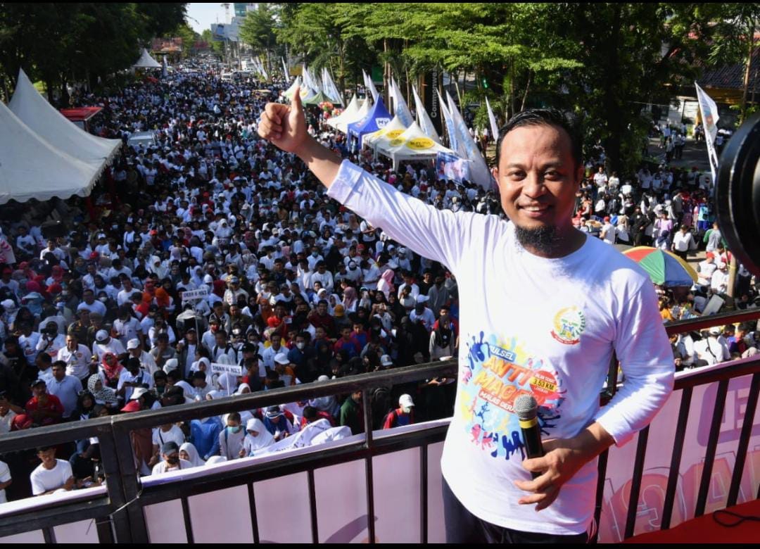 Gubernur Sulsel Lepas Puluhan Ribu Peserta Jalan Sehat Anti Mager 3,53 Km